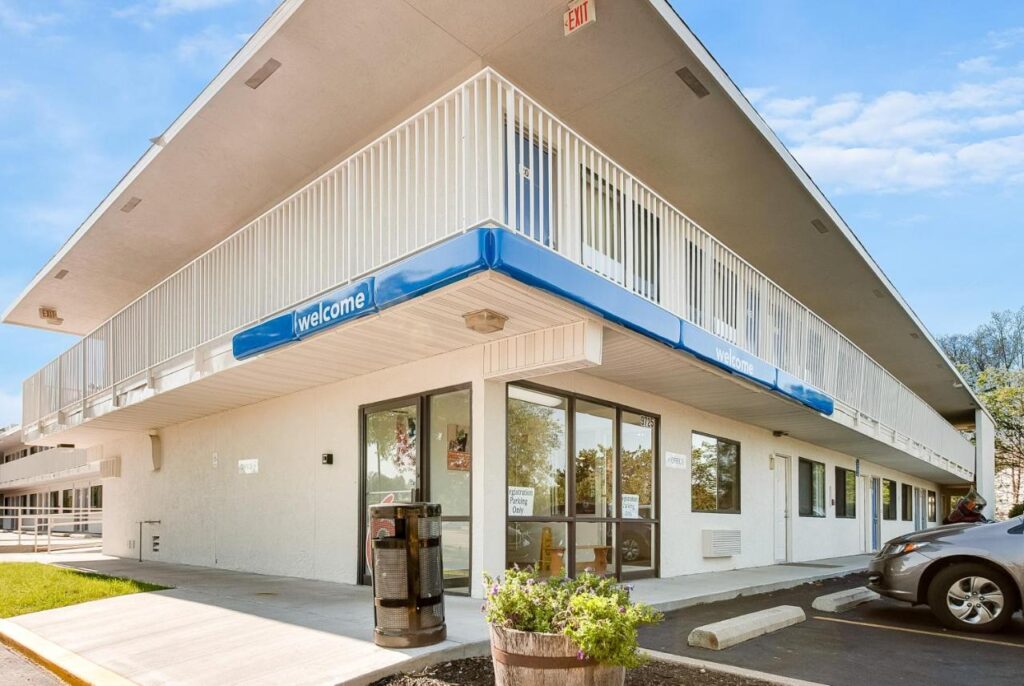 Motel 6-Lenexa, KS - Kansas City Southwest - Image 1