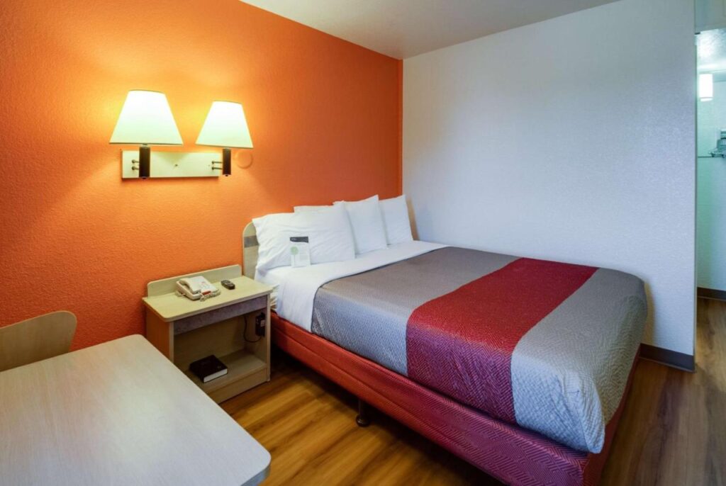 Motel 6-Lenexa, KS - Kansas City Southwest - Image 3