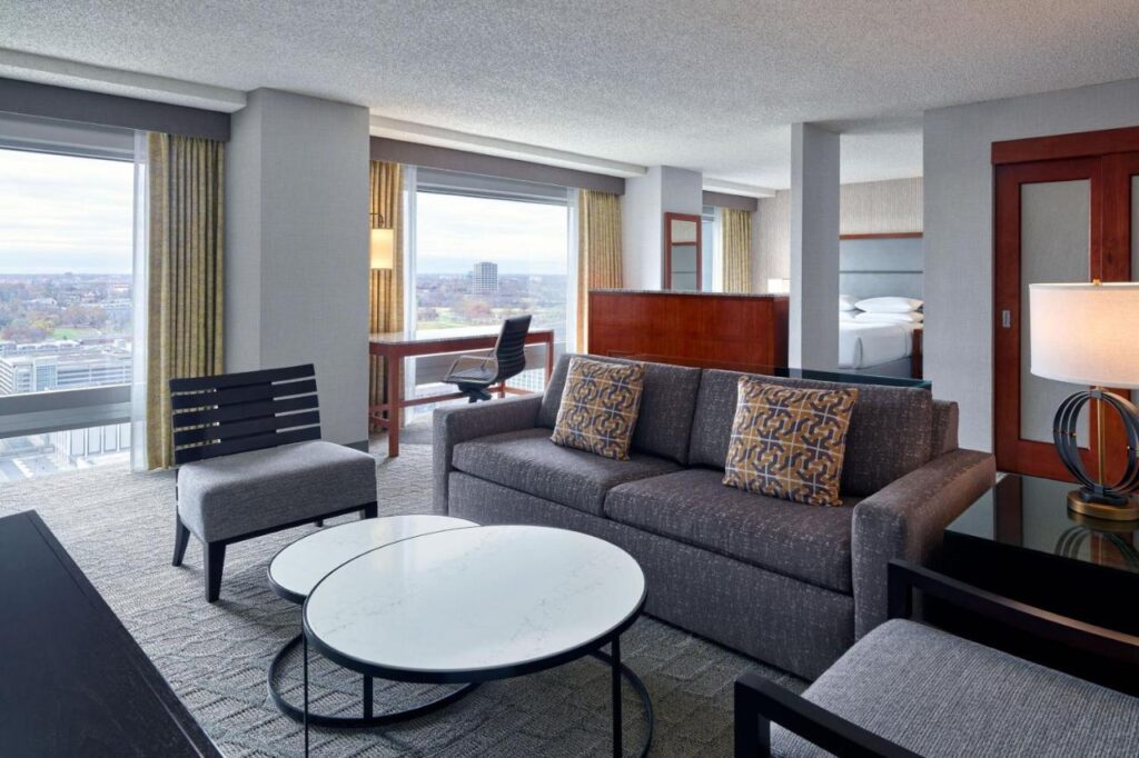 Sheraton Kansas City Hotel at Crown Center - Image 2