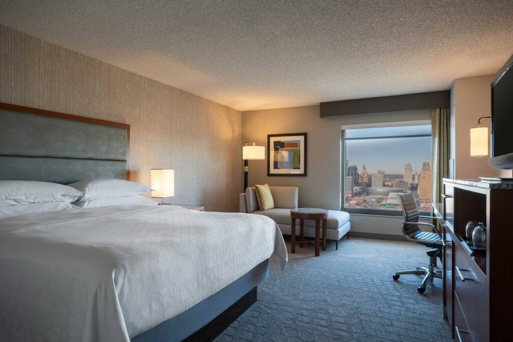 Sheraton Kansas City Hotel at Crown Center - Image 3