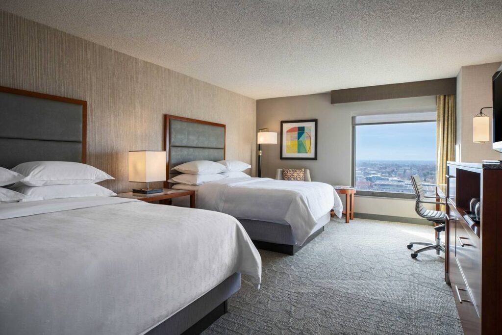 Sheraton Kansas City Hotel at Crown Center - Image 5