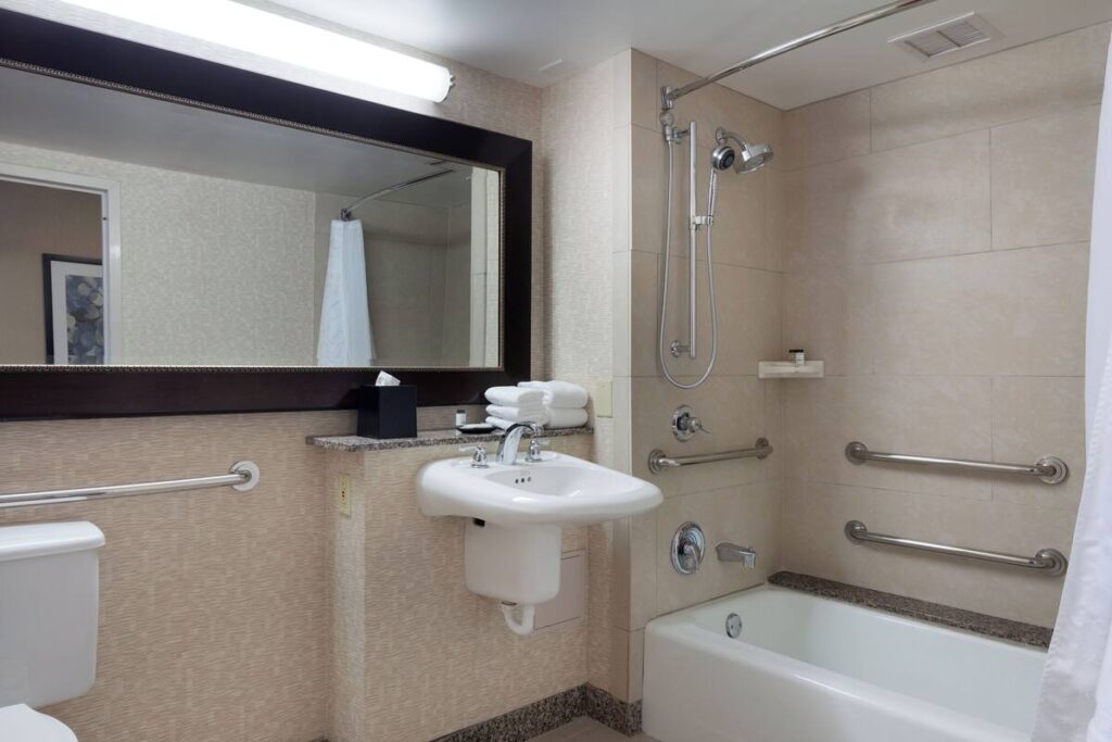 Sheraton Kansas City Hotel at Crown Center - Image 6