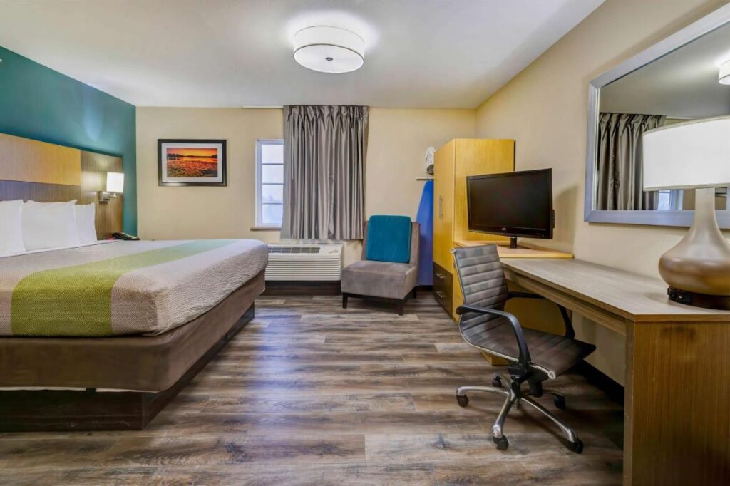 Studio 6 Lenexa - Overland Park - Image 2