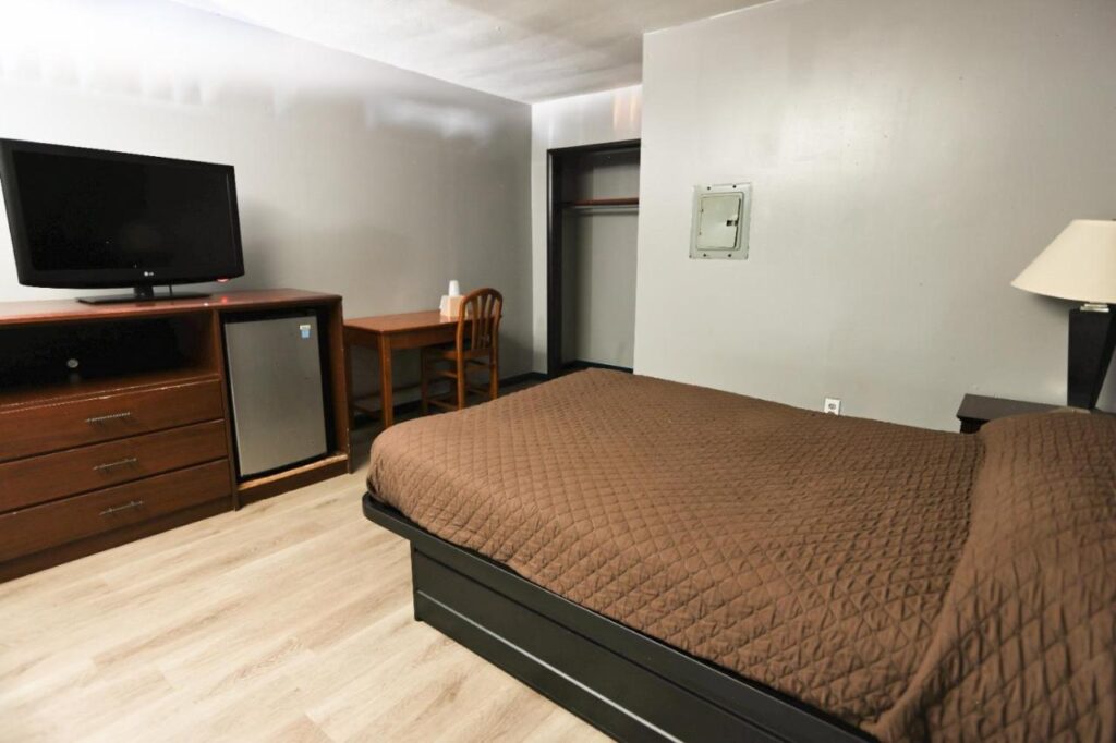 Budget Inn and Suites Mount Ephraim - Image 3