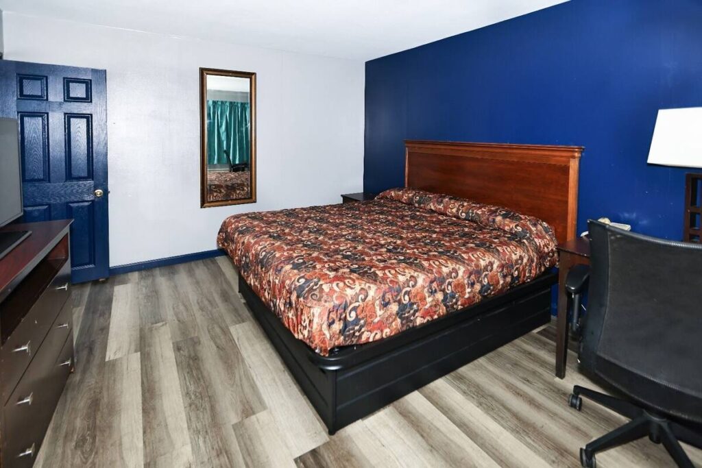 Budget Inn and Suites Mount Ephraim - Image 4
