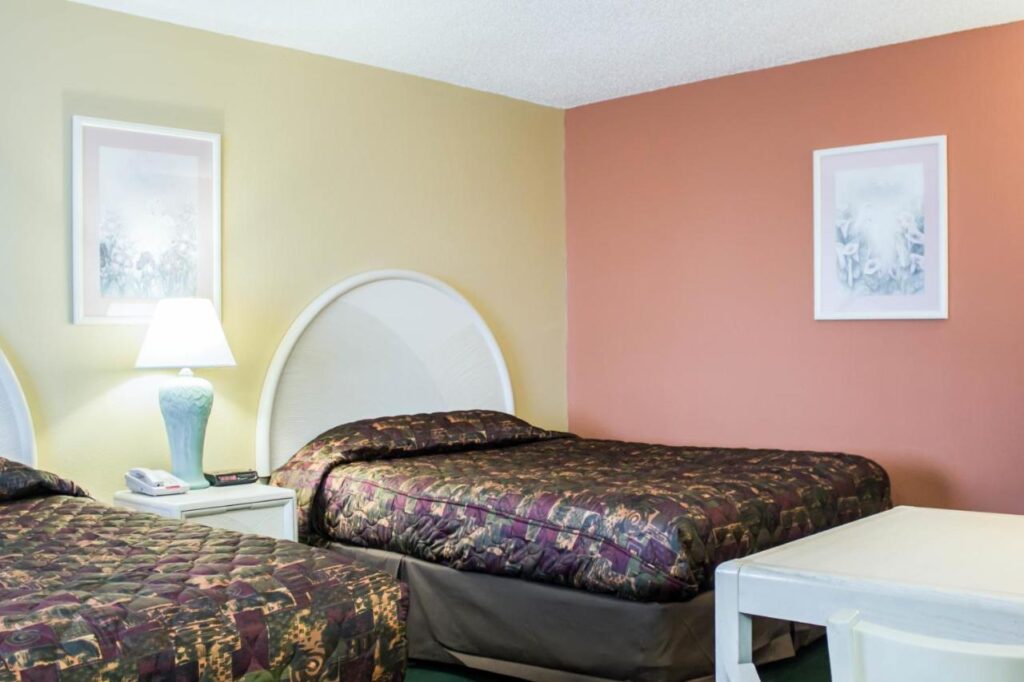 Rodeway Inn & Suites Haines City - Winter Haven - Image 2