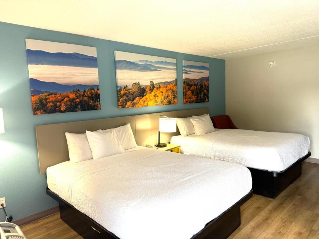 Days Inn by Wyndham Harriman - Image 5