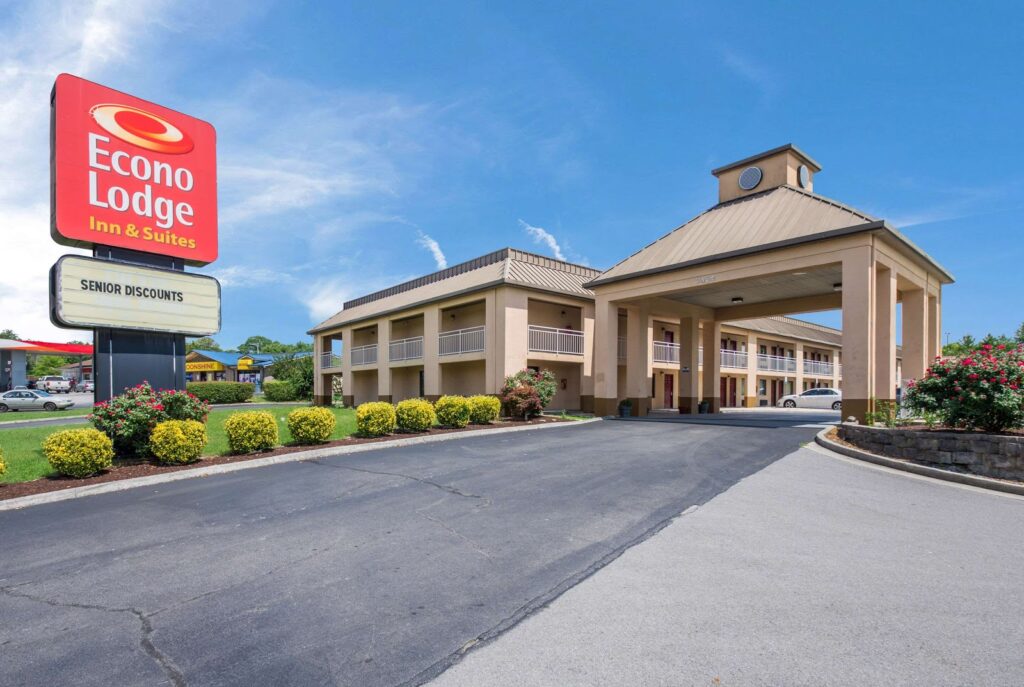 Econo Lodge Inn & Suites Knoxville East - Image 5