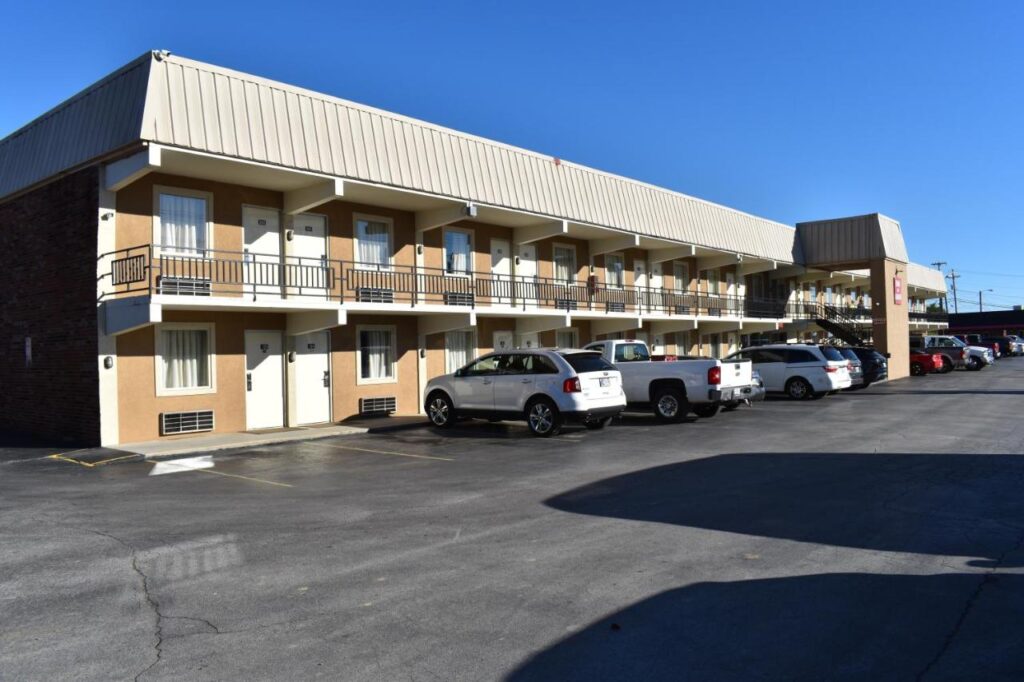 Inn of Lenoir Motor Lodge - Image 1