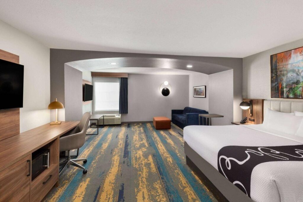 La Quinta by Wyndham Knoxville Central Papermill - Image 2