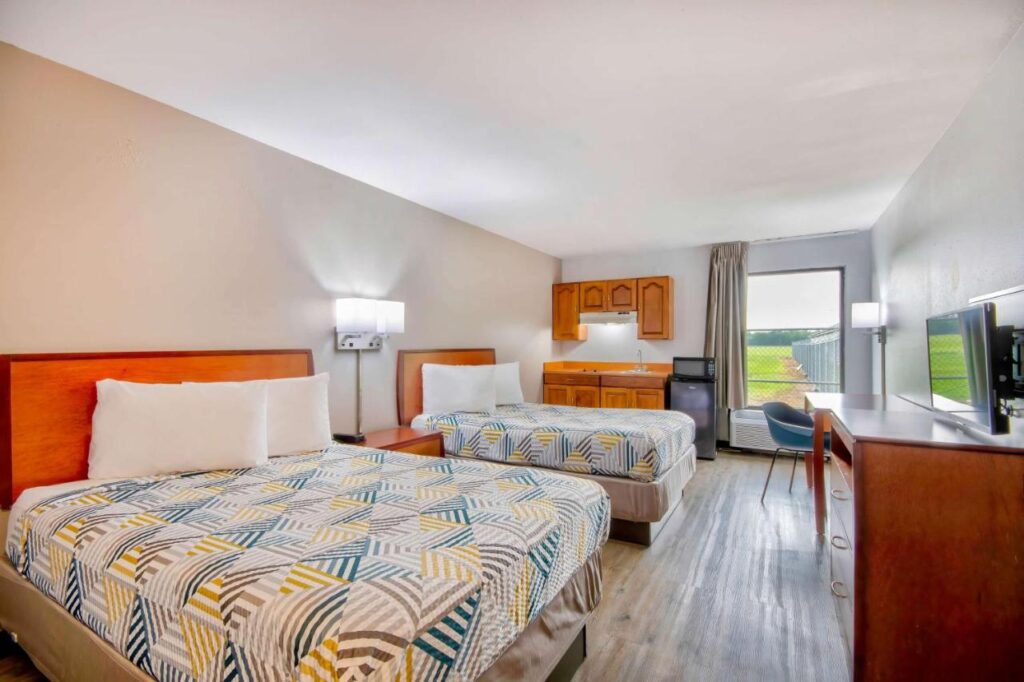 Motel 6-Abbeville, LA - Image 1