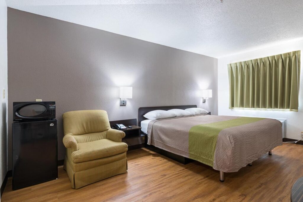 Motel 6-New Iberia, LA - Image 1