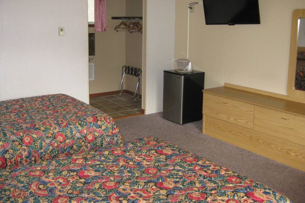 Brookside Motel & Cabins - Image 4