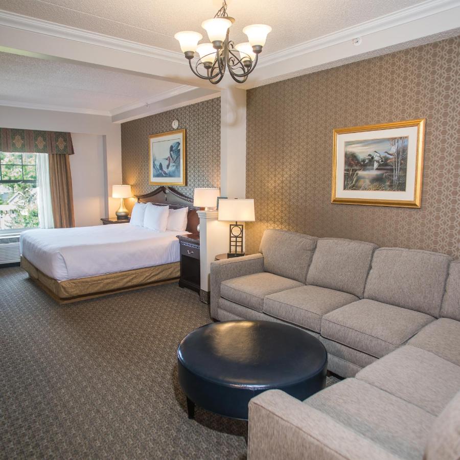 Fort William Henry Hotel - Image 1