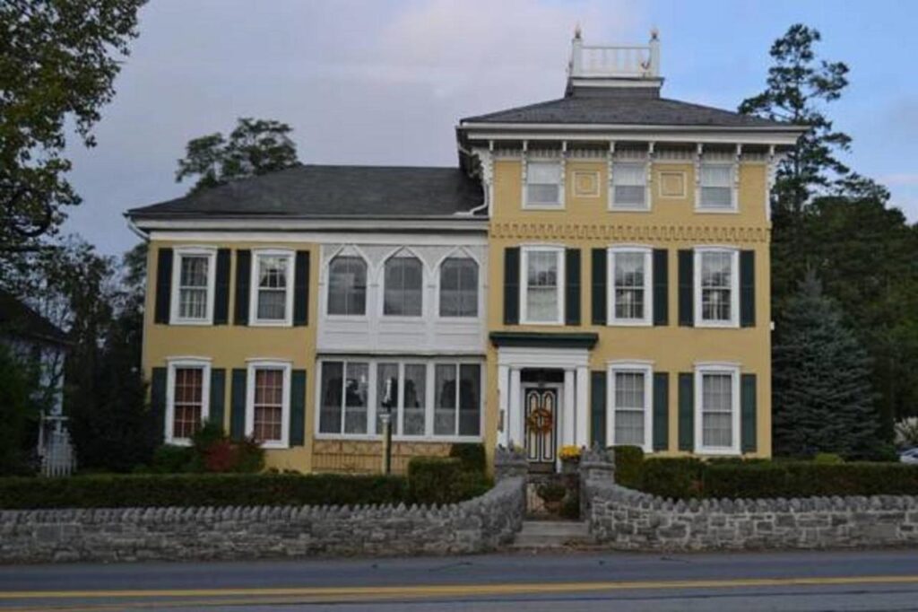 EJ Bowman House Bed & Breakfast - Image 1