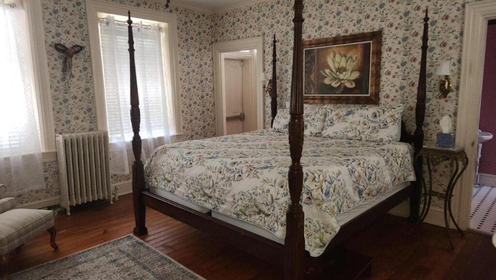 Greystone Manor Bed & Breakfast - Image 4