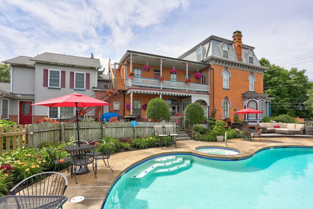 Greystone Manor Bed & Breakfast - Image 6