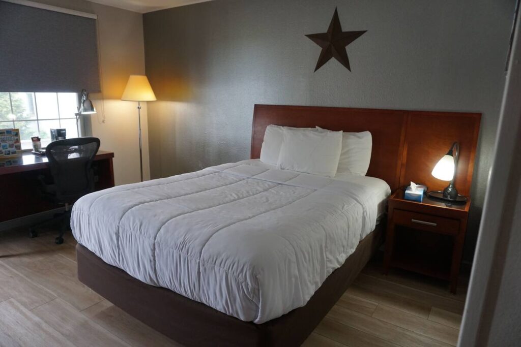 Harvest Drive Family Inn - Renovated Rooms - Image 3