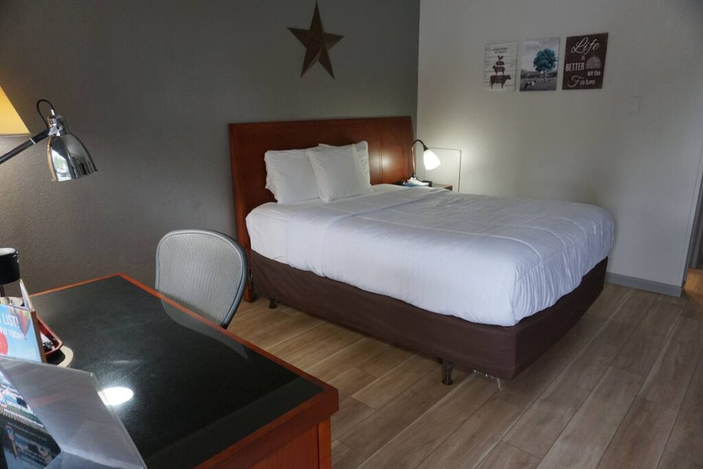 Harvest Drive Family Inn - Renovated Rooms - Image 4