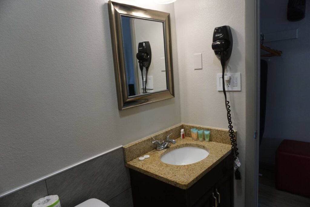 Harvest Drive Family Inn - Renovated Rooms - Image 6