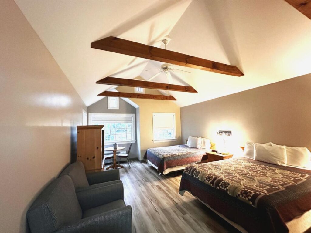 Spruce Lane Lodge and Cottages - Image 3