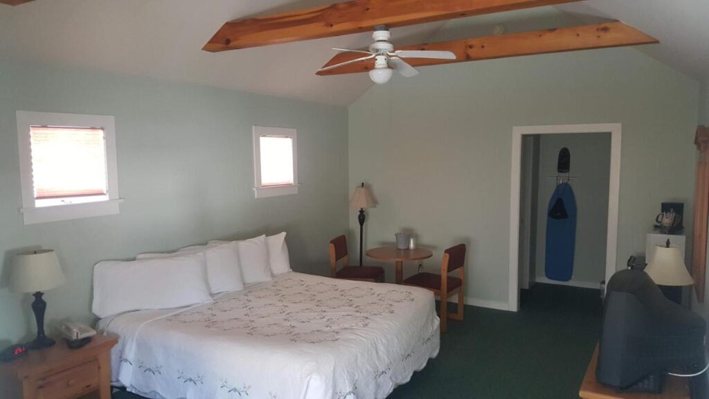 Spruce Lane Lodge and Cottages - Image 4