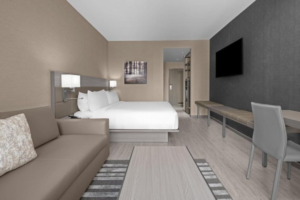 AC Hotel by Marriott Lansing University Area - Image 5