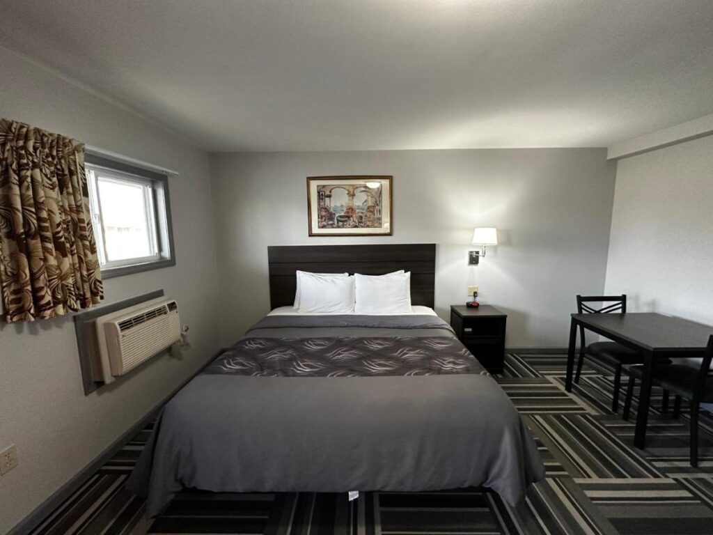 Relax Inn - Saginaw - Image 2
