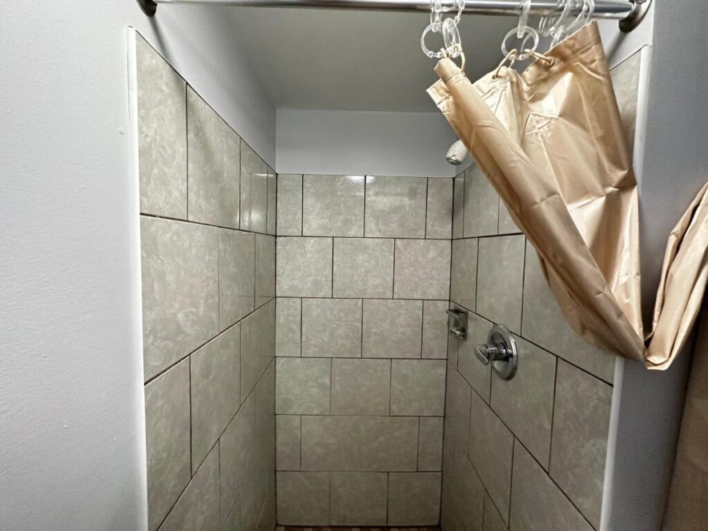 Relax Inn - Saginaw - Image 3