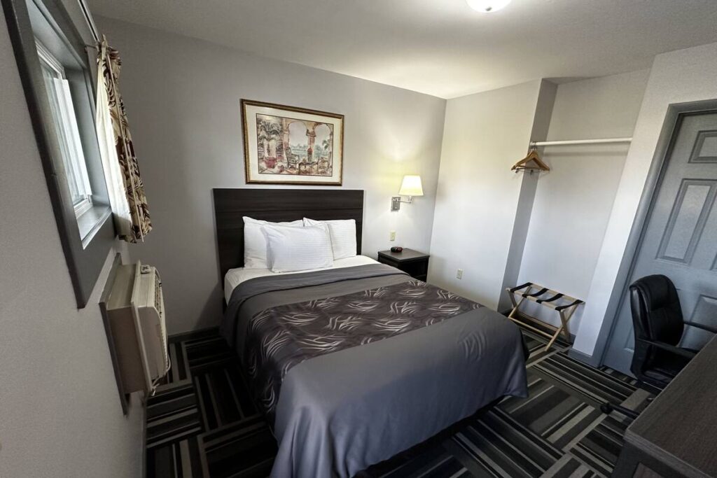 Relax Inn - Saginaw - Image 6