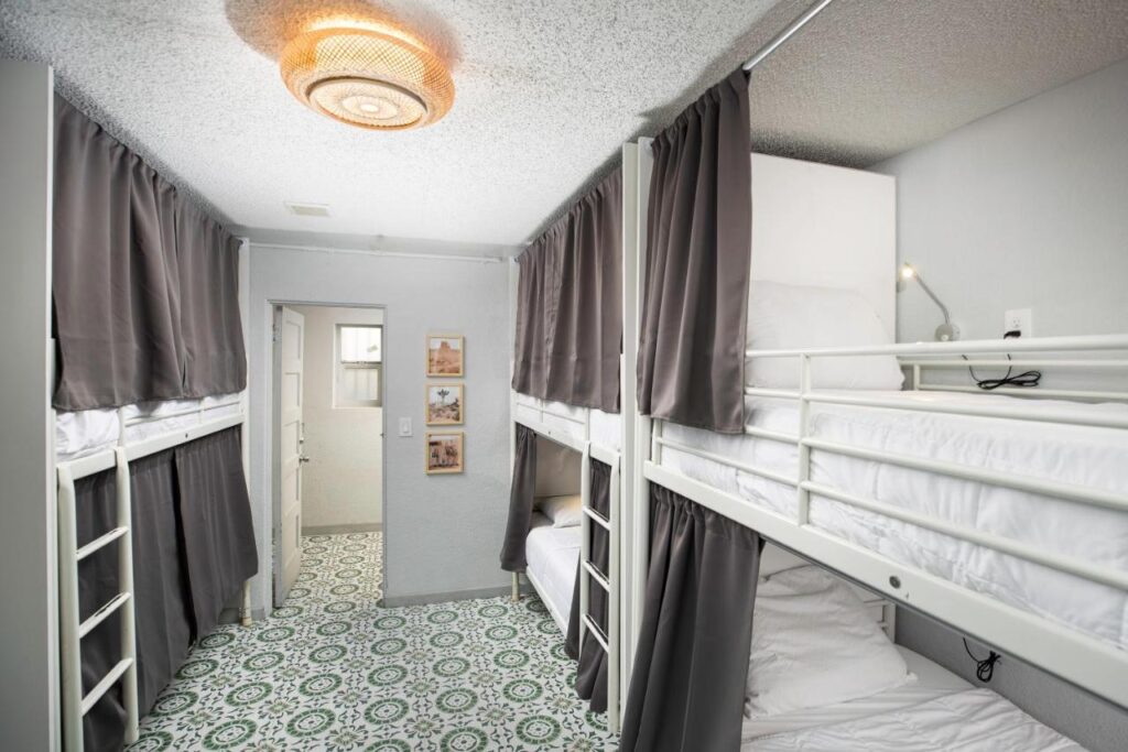 Bungalows Hostel - Image 4