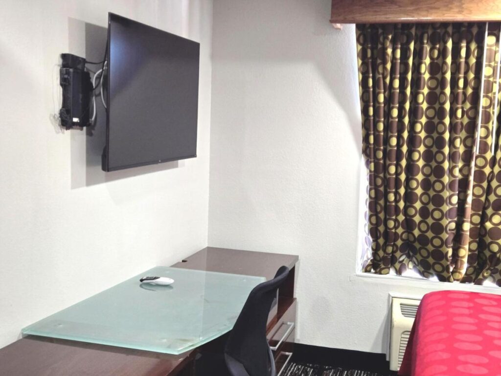 TownHouse Extended Stay Hotel Downtown - Image 3
