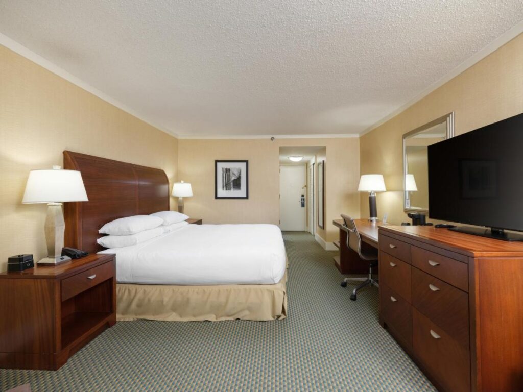 DoubleTree by Hilton Stamford - Image 2