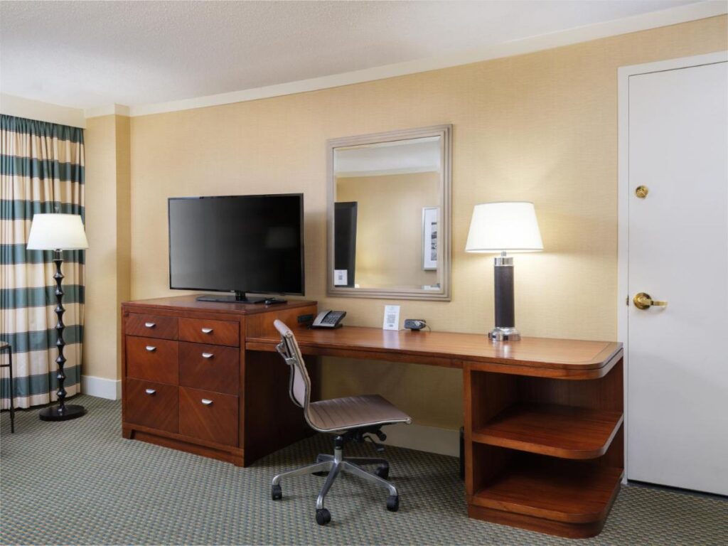 DoubleTree by Hilton Stamford - Image 3