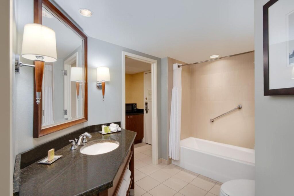 DoubleTree by Hilton Stamford - Image 4