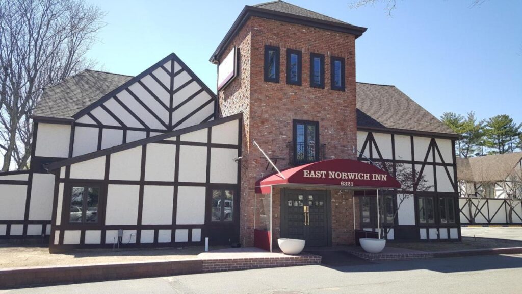 East Norwich Inn - Image 1