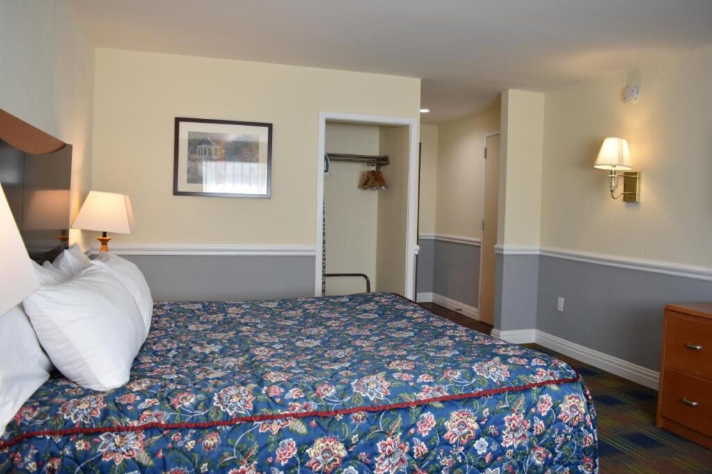 East Norwich Inn - Image 2