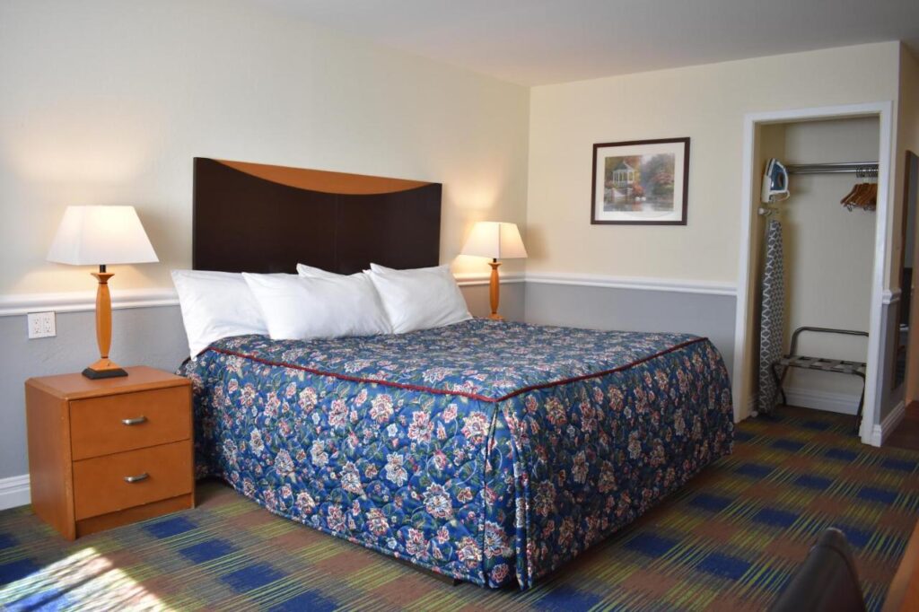 East Norwich Inn - Image 3