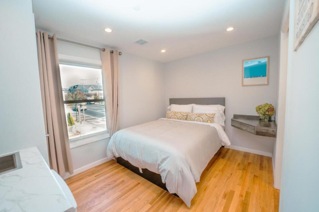 Hampton Bays Hotel On Main - Image 6