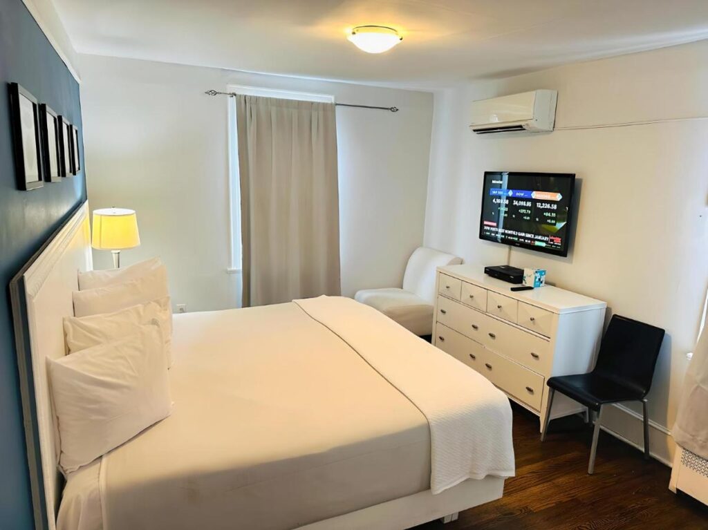 Long Beach Hotel - Image 2