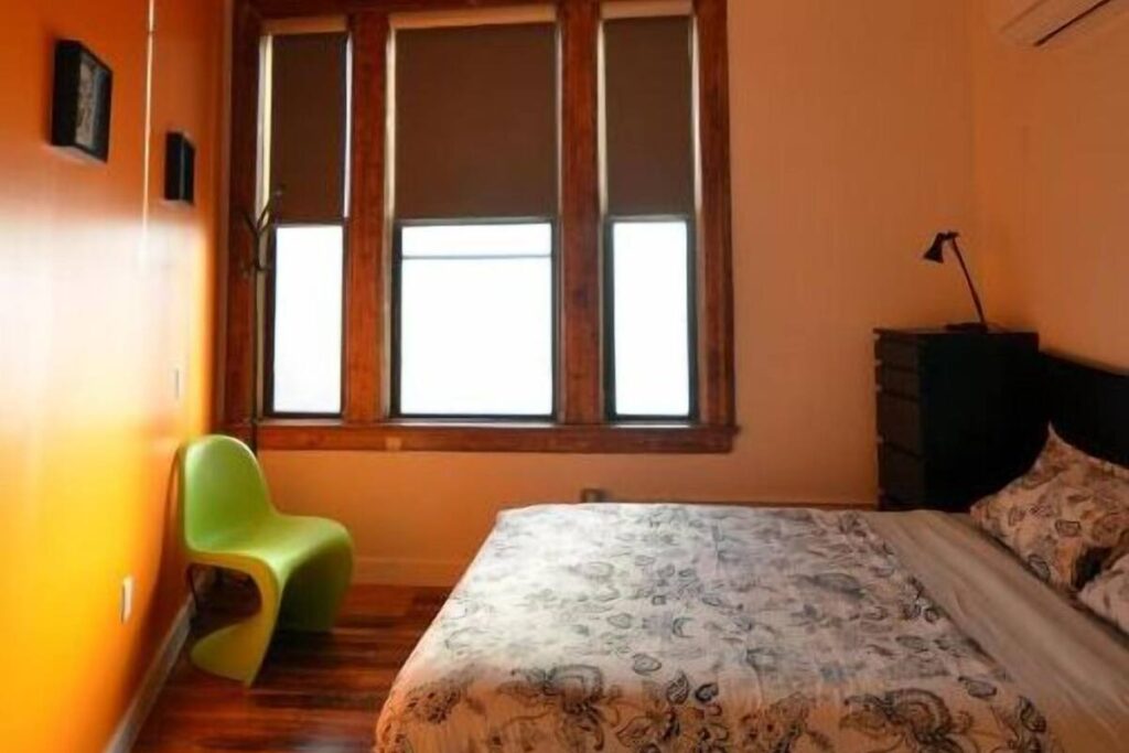 Q4 Hotel and Hostel - Image 4