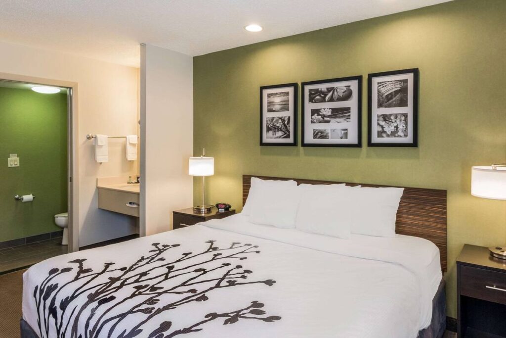 Sleep Inn & Suites Niantic North - Image 4