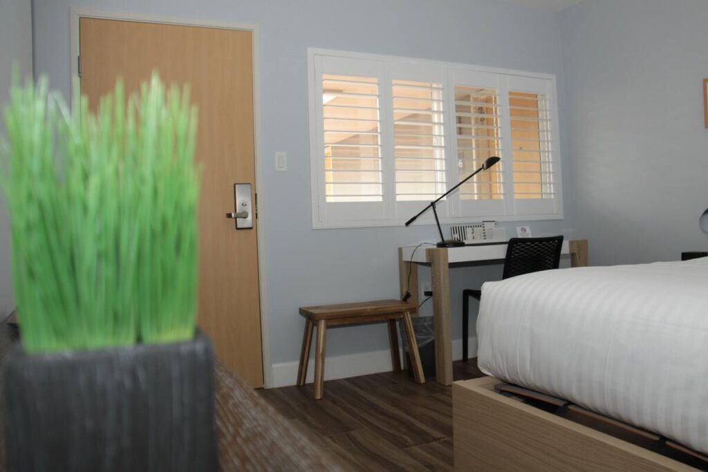El Royale Hotel - Near Universal Studios Hollywood - Image 4