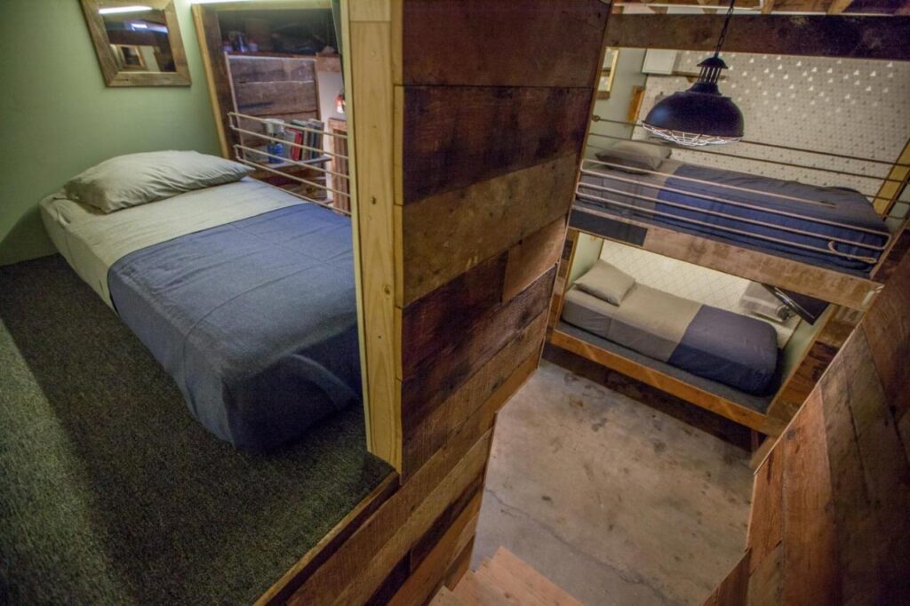 PodShare East Hollywood - Image 2