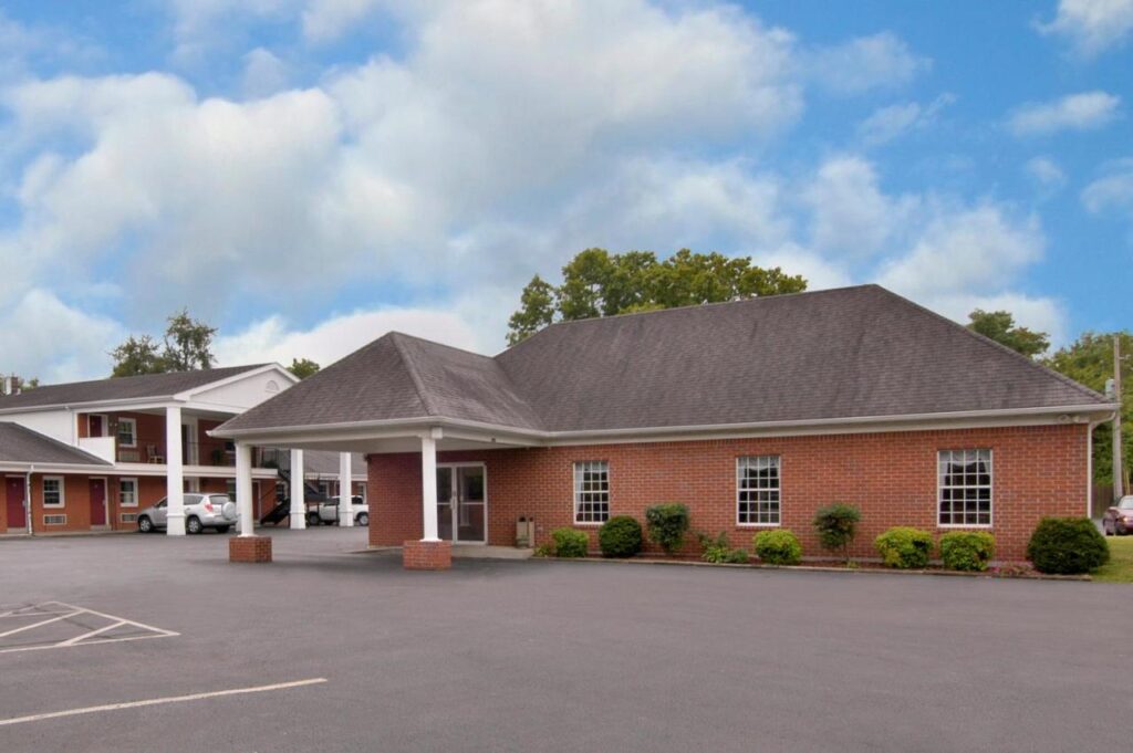 Bourbon Capital Inn - Image 1
