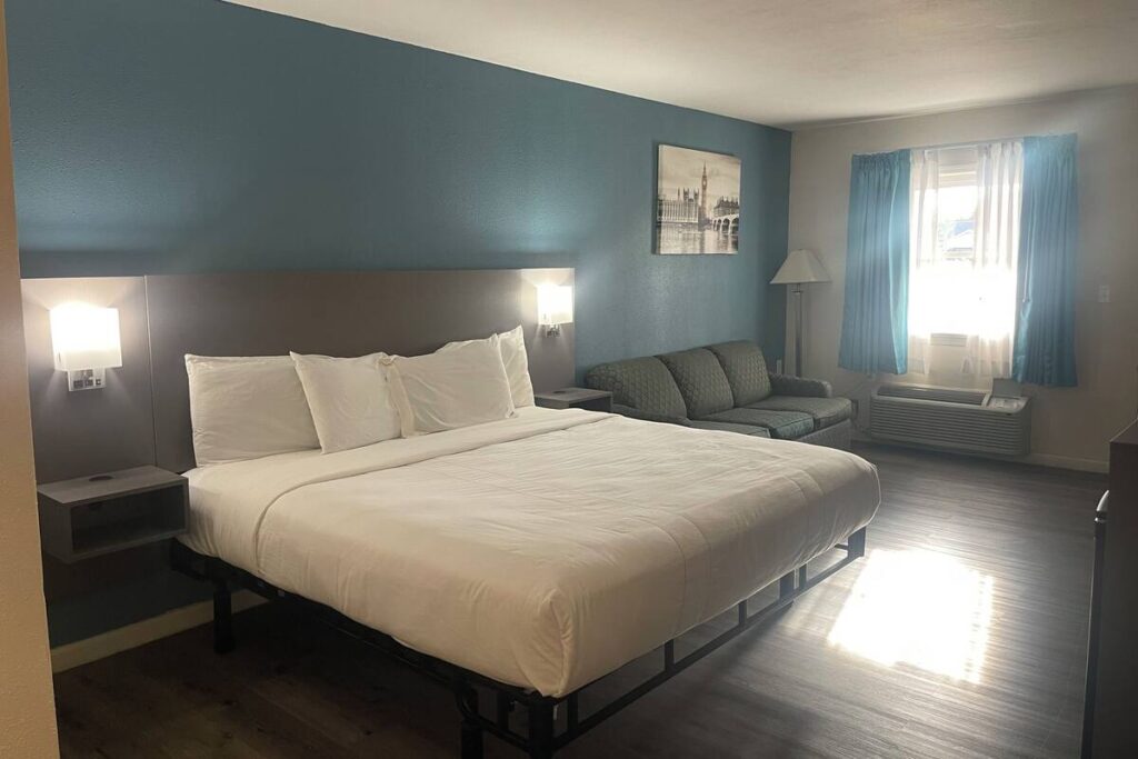 Bourbon Capital Inn - Image 3