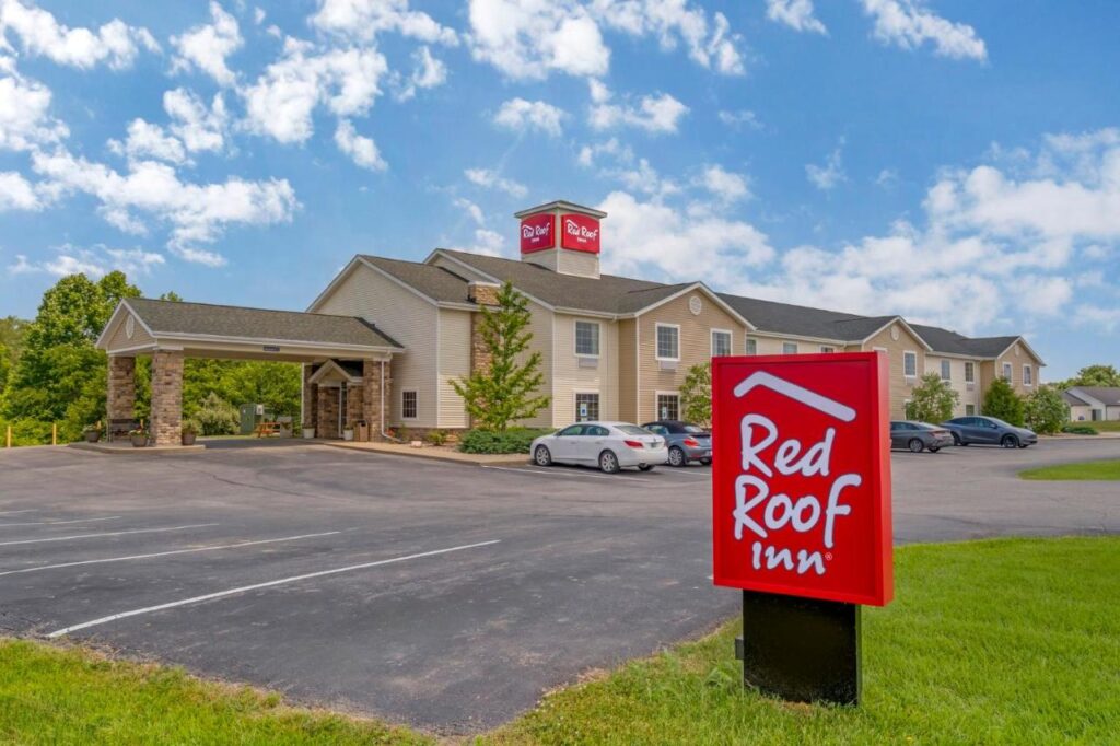 Red Roof Inn Charlestown - Image 1