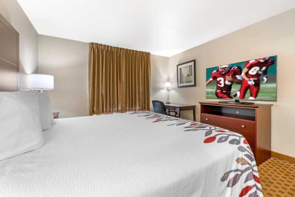 Red Roof Inn Charlestown - Image 3