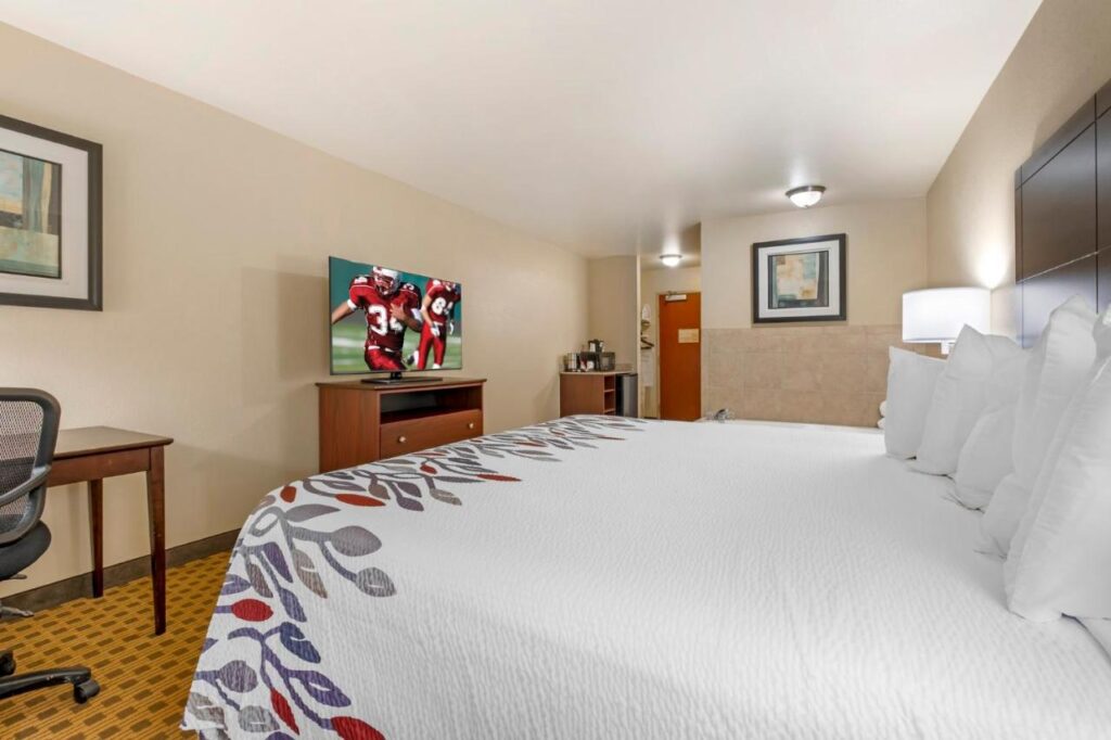 Red Roof Inn Charlestown - Image 5