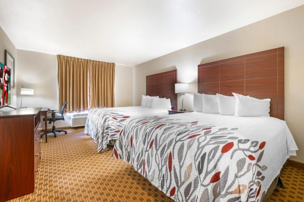 Red Roof Inn Charlestown - Image 6